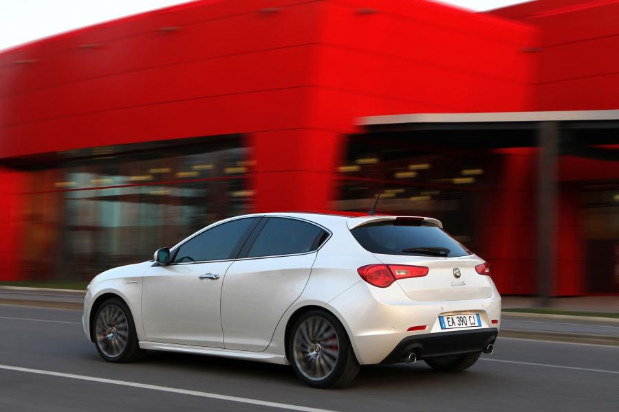  Alfa Romeo Giulietta 2010 года  (фото 41 из 61)